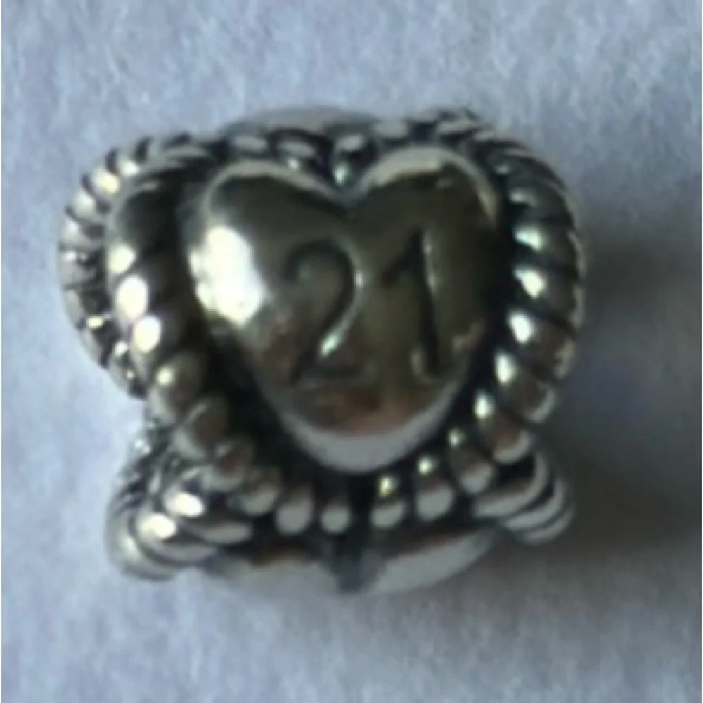Pandora 21 charm​​